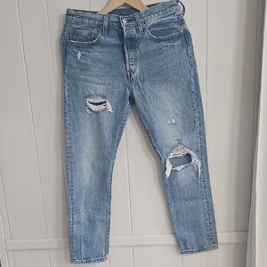 Levi’s 501 Distressed Straight Leg Jeans Light Wash Button Fly Size 28